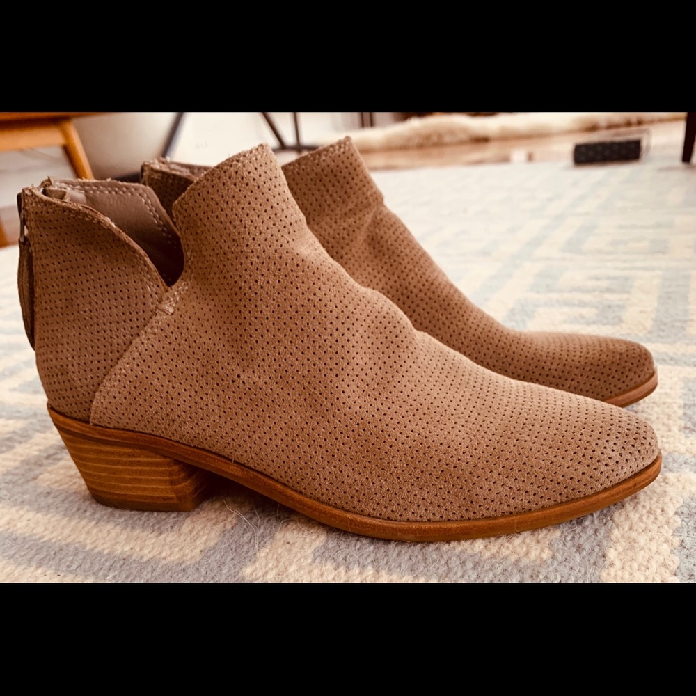 Dolce Vita women Booties! The only boots you need!